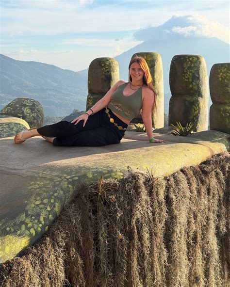 🌻𝑀𝒾𝓀𝒶𝒾𝓁𝒶 𝑀𝓊𝓇𝓅𝒽𝓎🌻 | Visions of twerking plums danced in their heads ️🎅🏼 sincerely~ your sugar ...