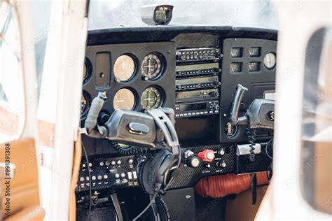Small Plane Cockpit Controls 的图像结果