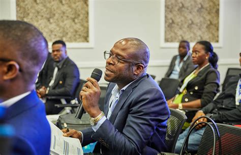 Example Panel Interview 的图像结果