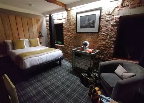 BRIGGATE HOTEL (Leeds) - Apartment Reviews, Photos, Rate Comparison ...