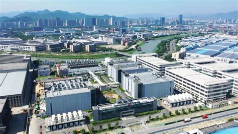 浙江湖州：智能工厂生产忙-人民图片网