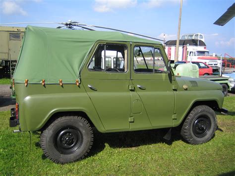 UAZ 469 | Army vehicles, Cars trucks, Family car