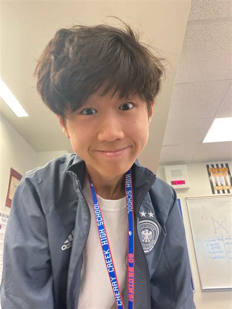 bro fullscreened tf2 r34 in math class : r/teenagers