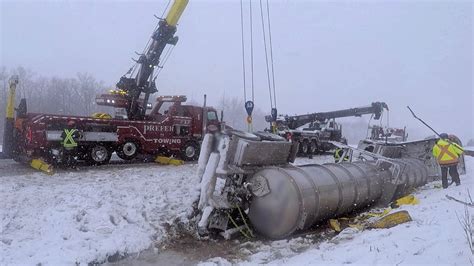 Heavy Rescue: 401 - Watch Latest Episodes On Discovery