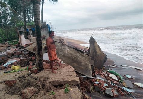 Sea erosion in Ullal: House collapse due to high-tides as heavy rain ...