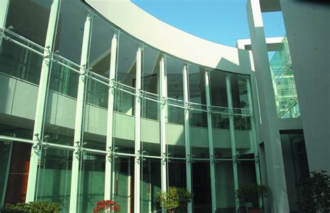 玻璃幕墙所采用的玻璃组合物质-广东信鼎建设工程有限公司