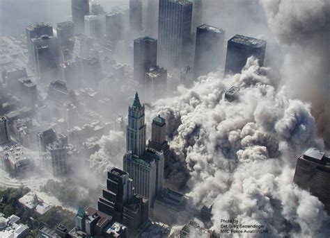 美国广播公司公布911世贸大楼被袭击时震撼照片_这里是美国_嘻嘻网