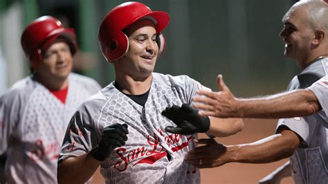 7 Outstanding Men’s Softball Gloves For Any Type of League | Softball Ace