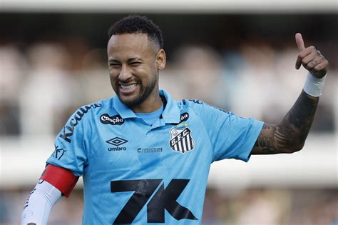 Neymar Sends Message After Major Santos Decision