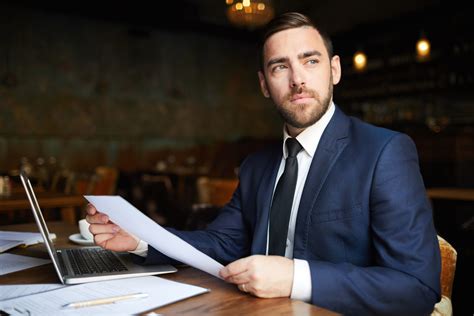 How To Manage Your Finances With the Help of Consultants – CBNM