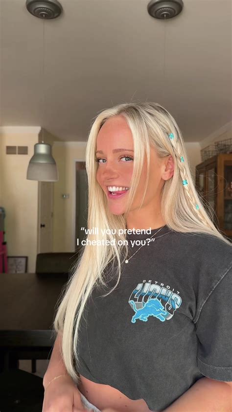 Erica Lovely (@erica_lovelyyy) - Urlebird