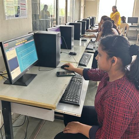 Language Laboratory | SNDT Women's University