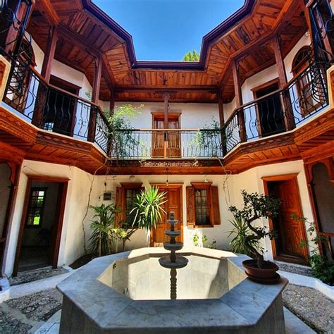 ROOM KITE MANSION (Ula) - Hotel Reviews & Photos - Tripadvisor