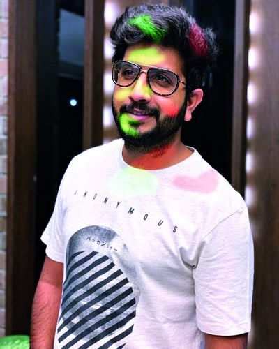 Singer Jigardan Gadhavi talks about why he loves Holi | Gujarati Movie ...