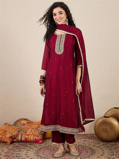 Tanu Maroon Silk Blend Embroidered Anarkali Set – VredeVogelStore