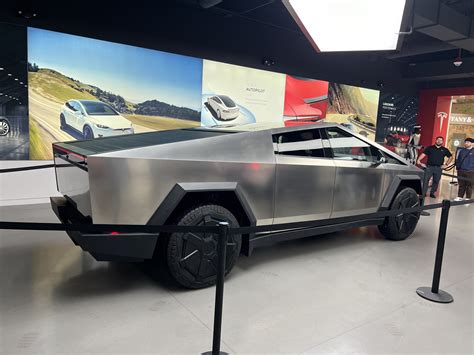 Tesla sending out texts to Cybertruck reservation holders