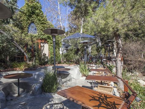 11 Best Romantic Restaurants in Los Angeles for a Dreamy Night Out