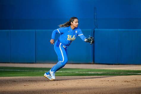 Softball Player In Spanish at Russell Fancher blog