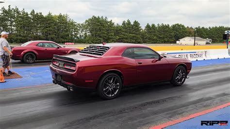 V8 Dodge Challenger Twice Drags Challenger V6, One of Them Has a Nasty Little Secret - autoevolution