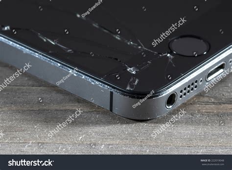 14 Iphone Screen Broken Line Images, Stock Photos & Vectors | Shutterstock