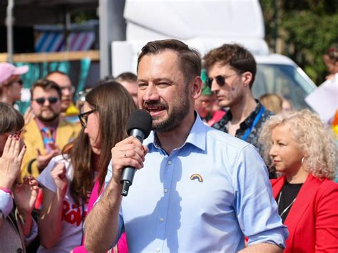 Troublesome limousine. Majchrowski's company car will be auctioned. Anyone interested can buy them