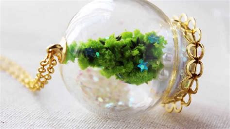 15 DIY Resin Jewelry Projects Worthy of Gifting