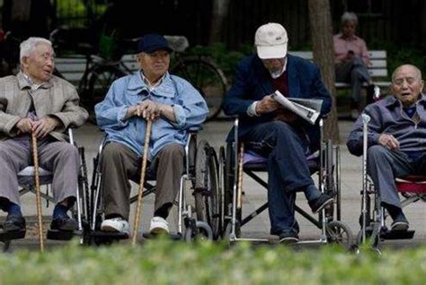 济南市60岁以上老人持老年证可以享受哪些优惠政策_济南齐鲁花园医院
