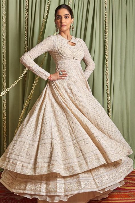 Sonam Kapoor Ahuja wore an understated Abu Jani-Sandeep Khosla anarkali ...