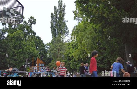 Basketball Children 的图像结果