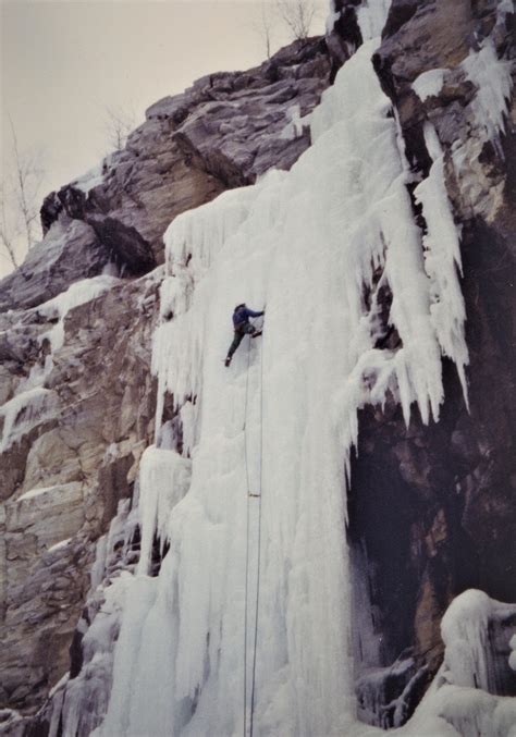 Ralph Munn on the Cheshire Quarry ice in MA. : r/iceclimbing