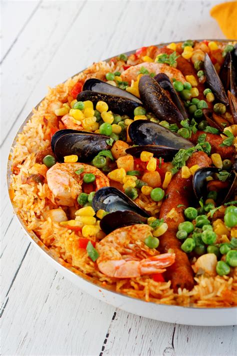 MY TRADITIONAL SPANISH PAELLA - Julia Recipes