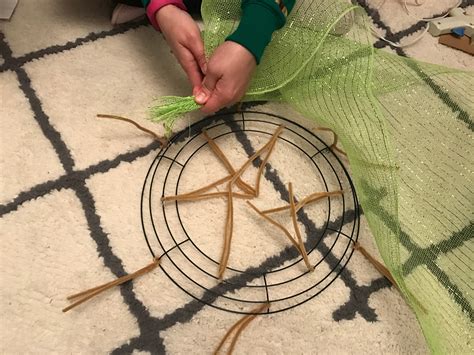 Mesh Wreath DIY Easy 的图像结果