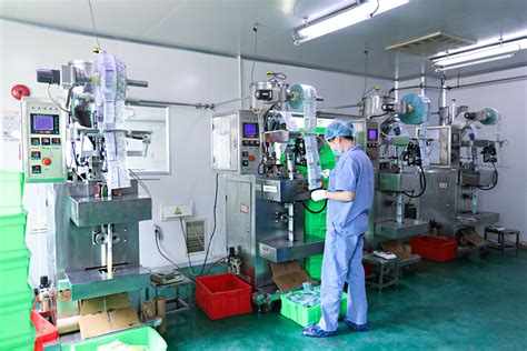 日化品灌装车间_上海利旁包装有限公司-20年专注-致力于日化产品OEM企业