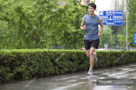 Stock Man Running 的图像结果