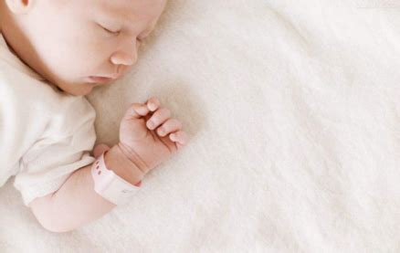 新生儿呼吸有杂音正常吗 新生儿的呼吸道有什么特征 - 米粒妈咪