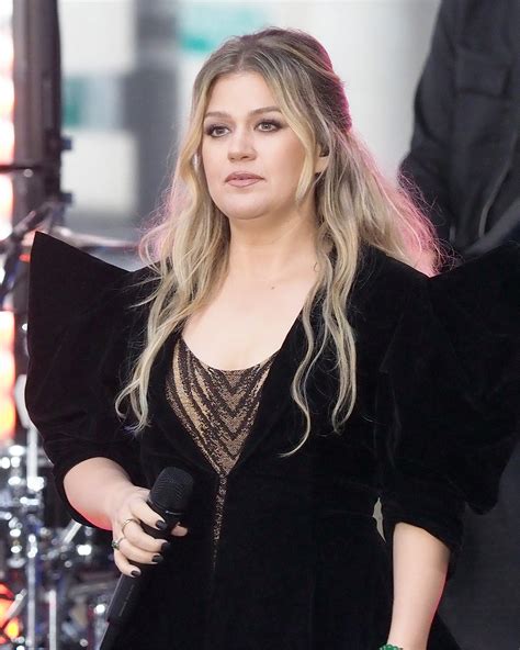 Kelly Clarkson Opens Up About Emotional Hospitalizations During Her ...