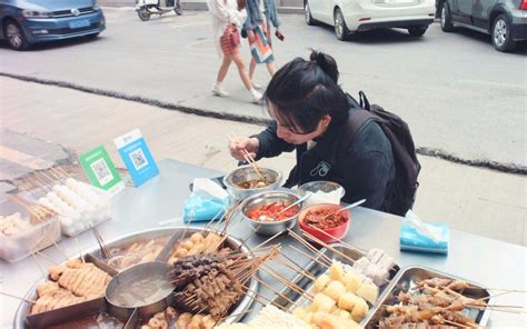 广东街头常见的麻辣烫摊，围在锅边吃，在其他省份也一样吗？_哔哩哔哩_bilibili