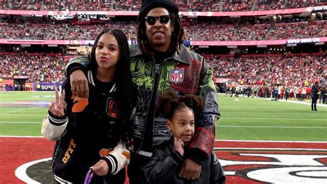 À 6 ans, Rumi Carter bat un record musical, dans les pas de sa soeur ...