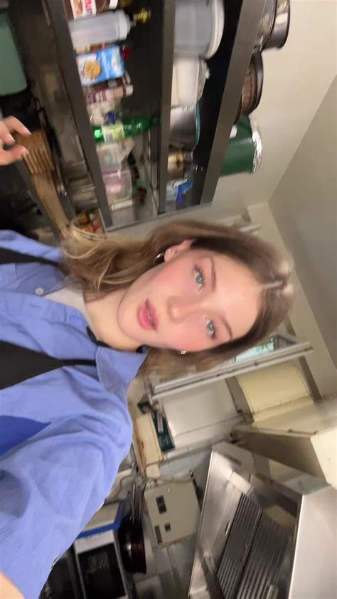 Kelly (@blondekelly.tylr) - Urlebird