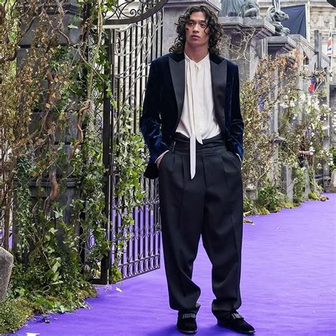 Quién es Noah B. Taylor, el actor que hace de Bruno en la serie de ...