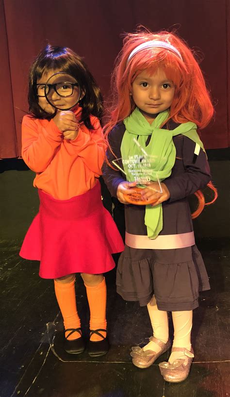Velma & Daphne Costumes | Velma, Twin costumes, Daphne costume