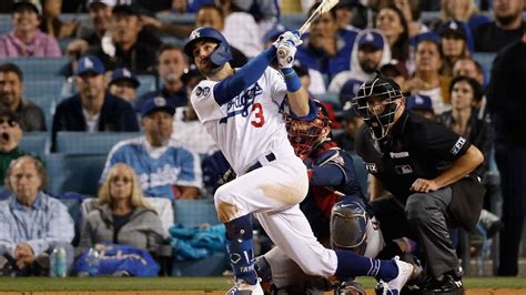 Los Angeles Dodgers OF Chris Taylor out with left foot fracture - ESPN