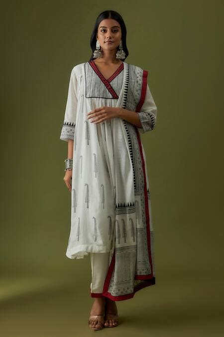 Buy Ivory Cotton Silk Hand Block Printed V Neck Kurta And Pant Set For ...