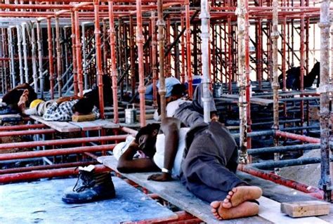 There's A 62% Drop In Number Of Indians Migrating To Gulf As Job ...