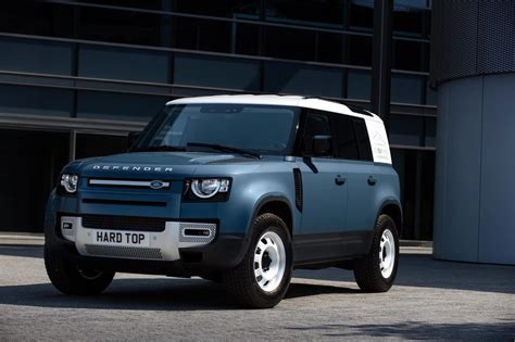 The new Land Rover Defender Commercial Hard Top - Changing Lanes