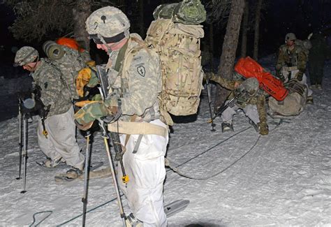 Soldiers learn skiing, snowshoeing in arctic conditions | Article | The ...