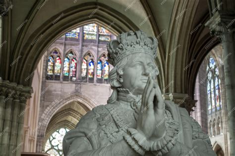 Premium Photo | Tomb of king louis xvi in basilica of saintdenis