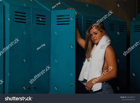 61 imagens de Girls locker room showers Imagens, fotos stock e vetores ...