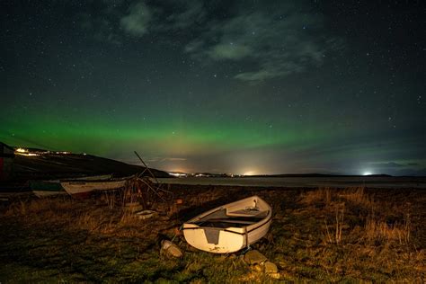 Photographer captures Northern Lights on clear night over Shetland ...