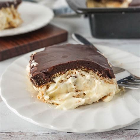 Easy Chocolate Eclair Cake Recipe